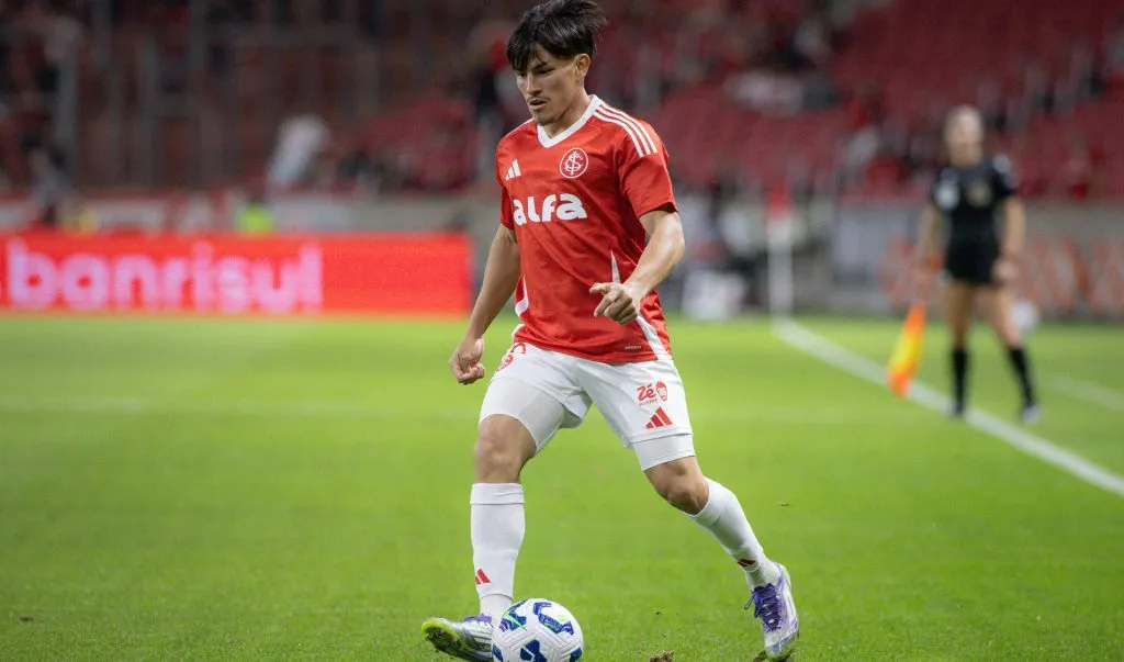 Bernabei volta ao time titular do Inter contra o Corinthians – Foto: Maxi Franzoi/AGIF