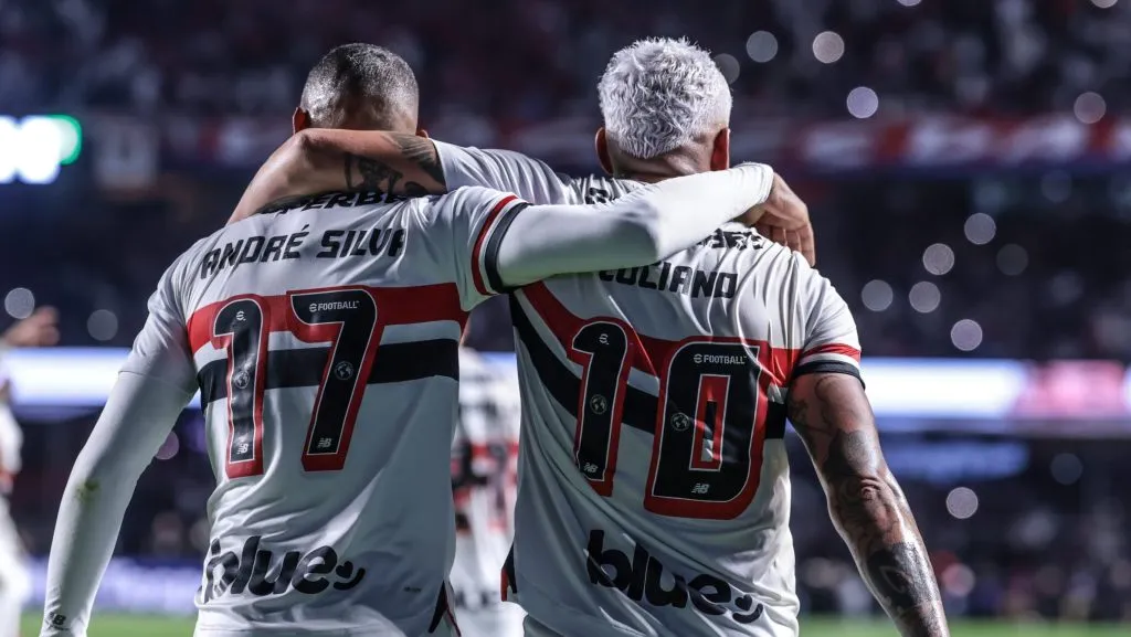 André Silva e Luciano comemorando gol pelo SPFC. Foto: Marcello Zambrana/AGIF