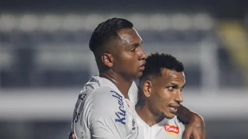 Morelos durante jogo do Peixe na Vila.