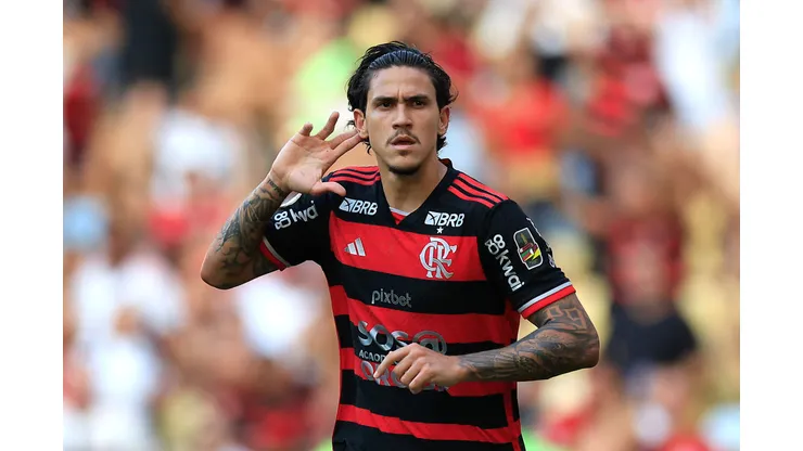 Pedro tem números melhores que de Gabigol em 2025. Foto: Buda Mendes/Getty Images)