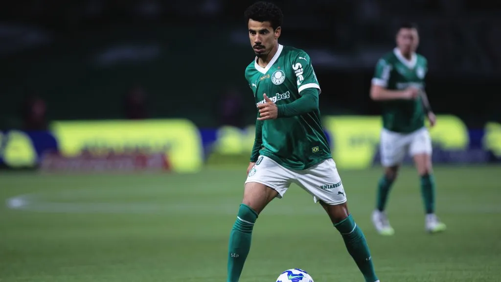 Lucas Evangelista jogador do Palmeiras durante partida contra o Internacional no estadio Arena Allianz Parque pelo campeonato Brasileiro A 2025. Foto: Ettore Chiereguini/AGIF