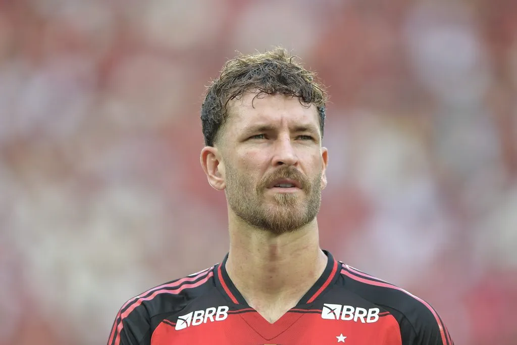 RJ – RIO DE JANEIRO – 31/08/2025 – BRASILEIRO A 2025, FLAMENGO X GREMIO – Leo Pereira jogador do Flamengo durante partida contra o Gremio no estadio Maracana pelo campeonato Brasileiro A 2025. Foto: Thiago Ribeiro/AGIF