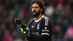 Alisson ainda é o favorito para ser o titular na Copa do Mundo. Foto: Stu Forster/Getty Images)