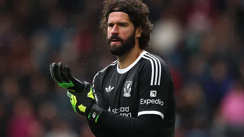 Alisson ainda é o favorito para ser o titular na Copa do Mundo. Foto: Stu Forster/Getty Images)