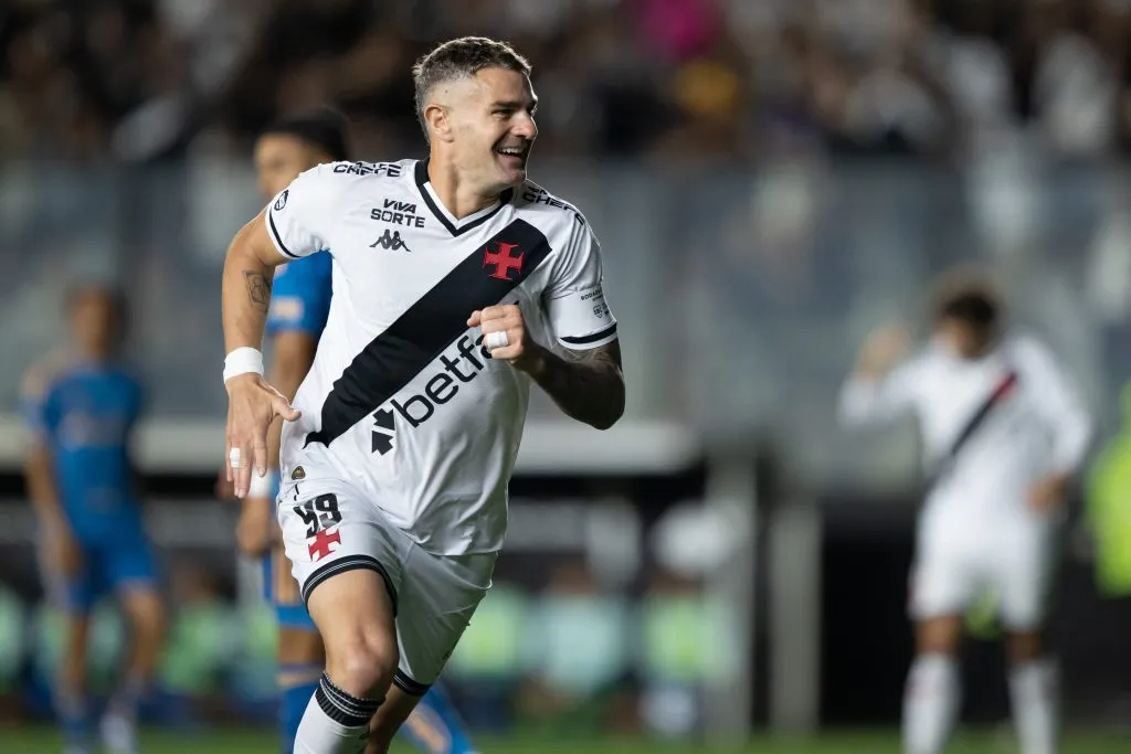 Vegetti jogador do Vasco comemora gol durante partida contra o Cruzeiro – Foto: Jorge Rodrigues/AGIF