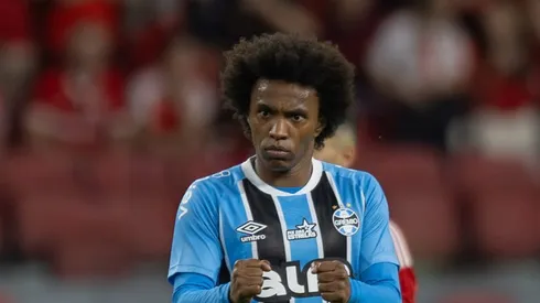 Willian durante jogo contra o Inter no Beira-Rio.