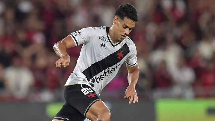 RJ - RIO DE JANEIRO - 21/09/2025 - BRASILEIRO A 2025, FLAMENGO X VASCO - Lucas Oliveira jogador do Vasco durante partida contra o Flamengo no estadio Maracana pelo campeonato Brasileiro A 2025. Foto: Thiago Ribeiro/AGIF
