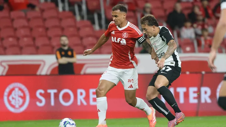 Alan Patrick, meia-atacante do Internacional em partida pelo campeonato brasileiro