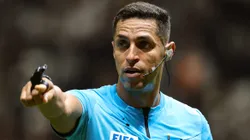 Árbitro de Inter x Corinthians virou alvo de reclamação dos colorados após derrota no Beira-Rio