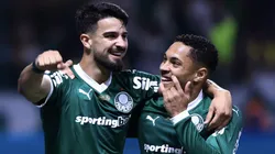 Vitor Roque jogador do Palmeiras comemora seu gol com Flaco Lopez jogador da sua equipe durante partida contra o Vasco no estadio Arena Allianz Parque pelo campeonato Brasileiro A 2025. Foto: Marcello Zambrana/AGIF