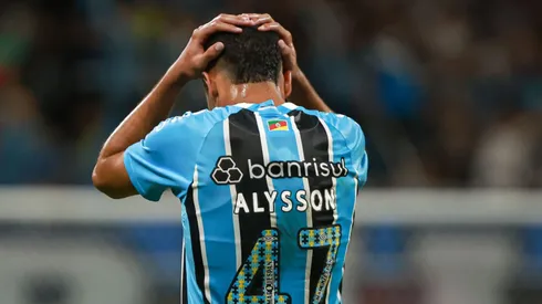 Alysson Edward jogador do Grêmio lamenta durante partida contra o Flamengo - Foto: Maxi Franzoi/AGIF