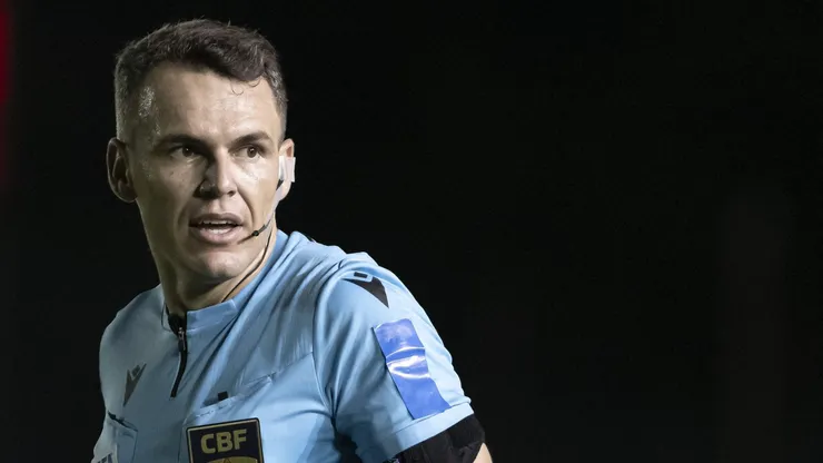 Árbitro Paulo Cezar Zanovelli quase expulsou Mano Menezes em Santos x Grêmio no 1º tempo
