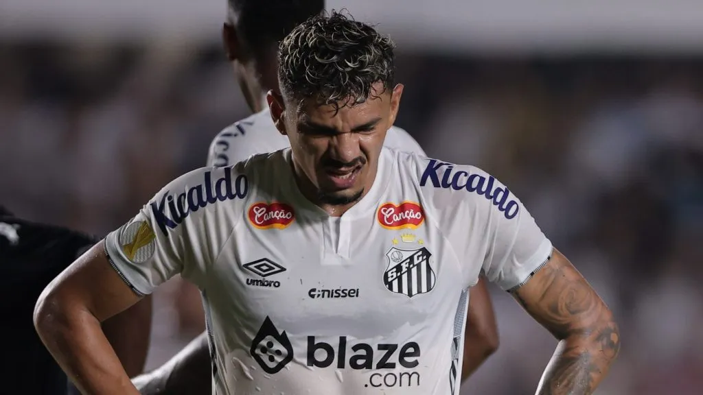 Tiquinho Soares está fora da partida - Foto: Ettore Chiereguini/AGIF