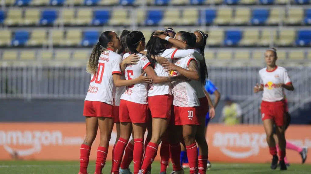 Time feminino do Bragantino em campo