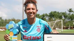 Cristiane foi premiada com o troféu troféu Doe Gols - Foto: Paula Reis/Flamengo