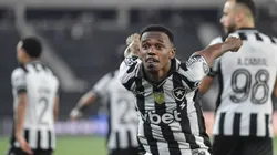 Jeffinho retorna às redes e dá alívio ao Botafogo após 16 meses sem gols. Foto: Thiago Ribeiro/AGIF