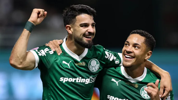 Flaco López festeja com Vitor Roque gol marcado contra o Vasco (Cesar Greco/Palmeiras)