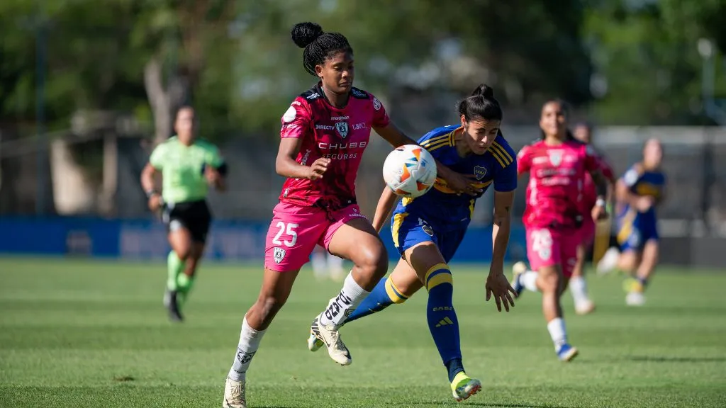 Jogadora do Independiente del Valle em campo na Libertadores Feminina