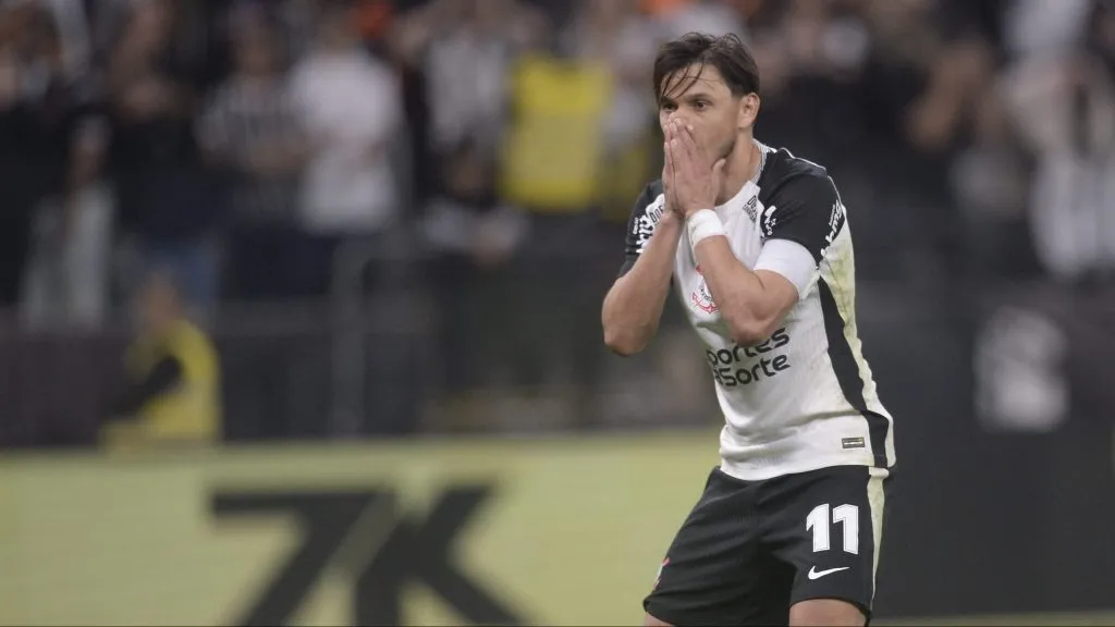 Romero jogador do Corinthians lamenta durante partida contra o Bragantino no estadio Arena Corinthians pelo campeonato Brasileiro A 2025. Foto: Alan Morici/AGIF