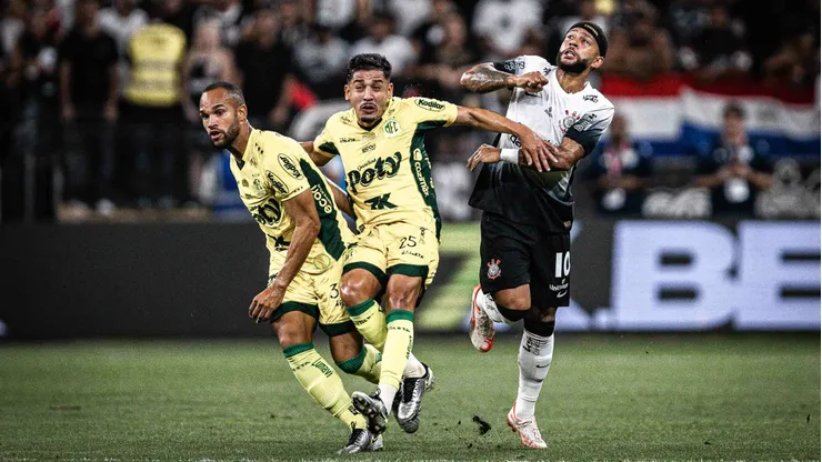 SP - SAO PAULO - 02/03/2025 - PAULISTA 2025, CORINTHIANS X MIRASSOL - Memphis Depay jogador do Corinthians durante partida contra o Mirassol no estadio Arena Corinthians pelo campeonato Paulista 2025. Foto: Leonardo Lima/AGIF