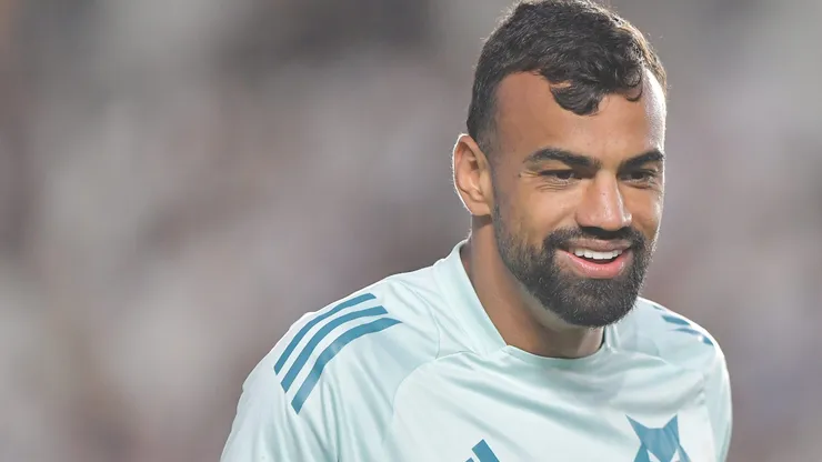 Fabricio Bruno jogador do Cruzeiro durante aquecimento antes da partida contra o Vasco no estadio Sao Januario pelo campeonato Brasileiro A 2025. Foto: Thiago Ribeiro/AGIF