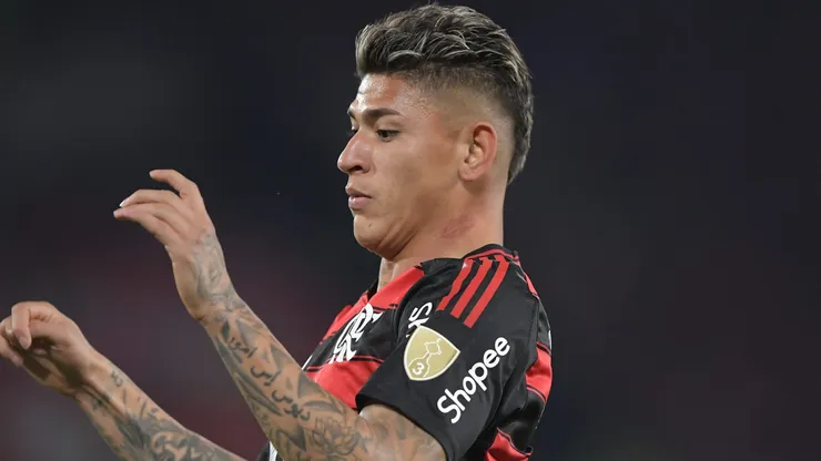 Carrascal se manteve como titular do Flamengo e deixa Pedro no banco do CRF