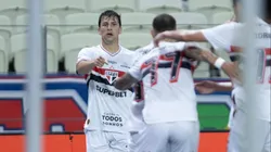 CE - FORTALEZA - 02/10/2025 - BRASILEIRO A 2025, FORTALEZA X SAO PAULO - jogador do Sao Paulo comemora seu gol durante partida contra o Fortaleza no estadio Arena Castelao pelo campeonato Brasileiro A 2025. Foto: Baggio Rodrigues/AGIF