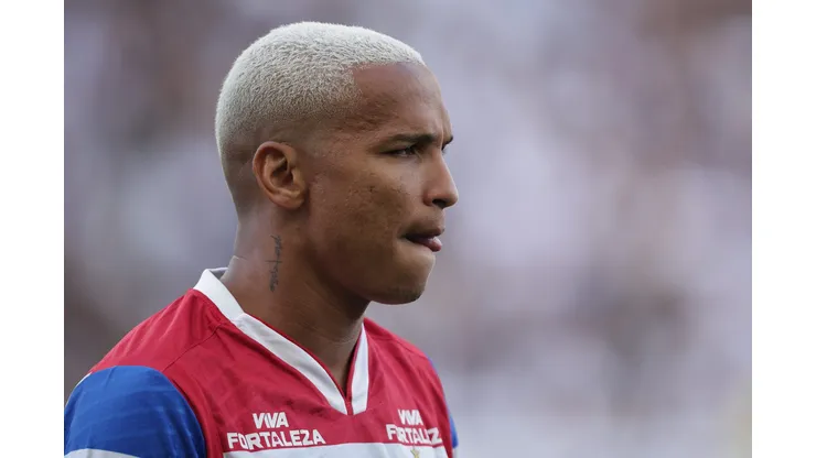 Deyverson foi protagonista de lance inusitado com preparador físico do SPFC