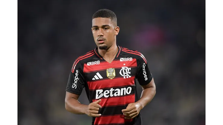 RJ - RIO DE JANEIRO - 21/09/2025 - BRASILEIRO A 2025, FLAMENGO X VASCO - Samuel Lino jogador do Flamengo durante partida contra o Vasco no estadio Maracana pelo campeonato Brasileiro A 2025. Foto: Thiago Ribeiro/AGIF