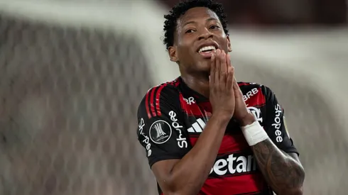 Plata, jogador do Flamengo, lamenta durante partida contra o Estudiantes no estadio Maracana pelo campeonato Copa Libertadores 2025. Foto: Jorge Rodrigues/AGIF