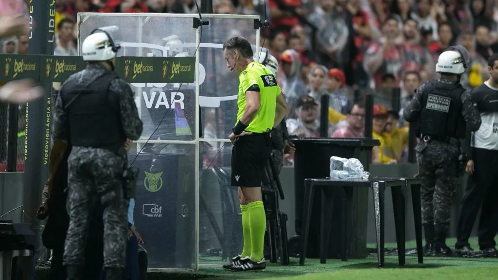 Sport pode entrar com ação após erro de Claus – Foto: Marlon Costa/AGIF