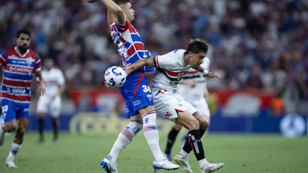 Rigoni jogador do Sao Paulo durante partida contra o Fortaleza no estadio Arena Castelao pelo campeonato Brasileiro A 2025. Foto: Baggio Rodrigues/AGIF