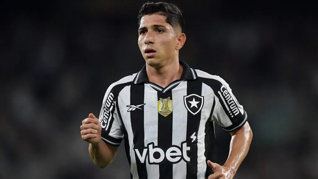 Savarino jogador do Botafogo durante partida contra o Vasco no estadio Engenhao pelo campeonato Copa Do Brasil 2025. Foto: Thiago Ribeiro/AGIF