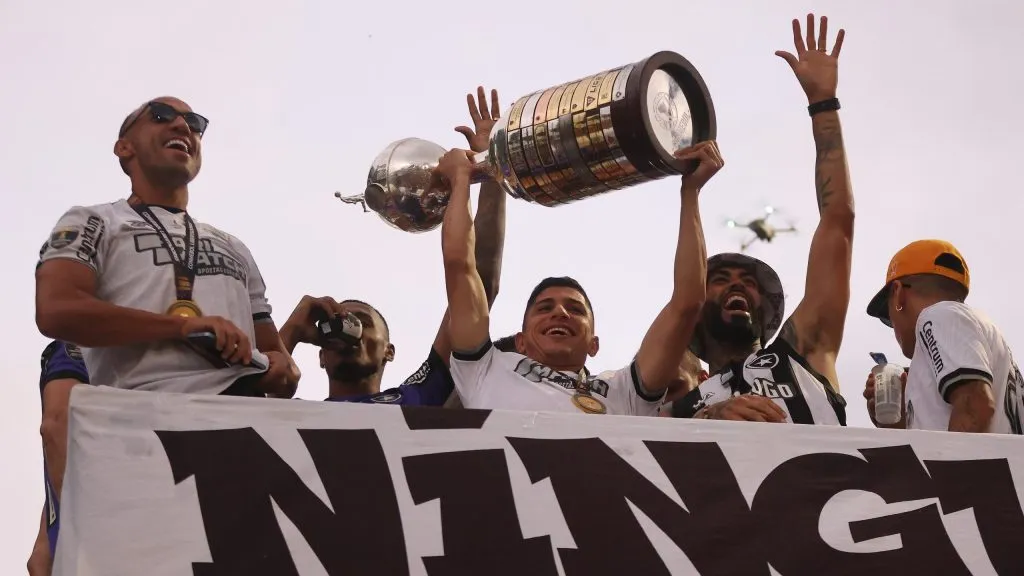Savarino comemorando título da Libertadores 2024 pelo Botafogo. (Photo by Wagner Meier/Getty Images)