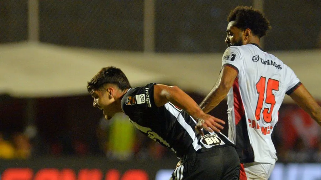 Foto: Walmir Cirne/AGIF – Isaac, de 21 anos, durante jogo contra o Vitória no Barradão.