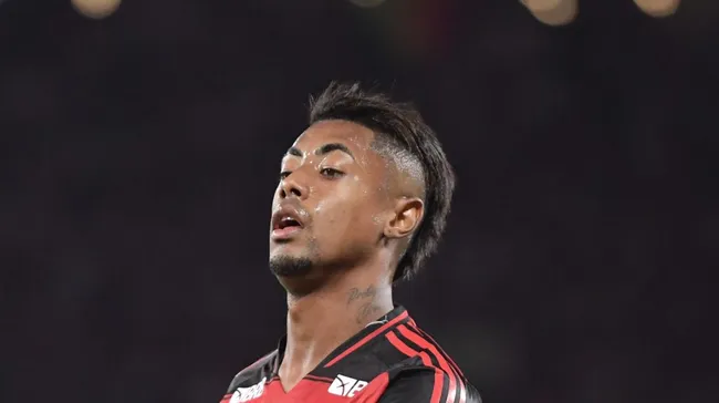 Foto: Thiago Ribeiro/AGIF – Bruno Henrique durante jogo do Fla no Maracanã.