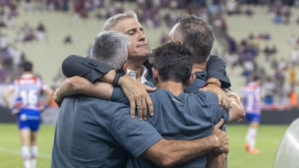 CE – FORTALEZA – 02/10/2025 – BRASILEIRO A 2025, FORTALEZA X SAO PAULO – Hernan Crespo tecnico do Sao Paulo durante partida contra o Fortaleza no estadio Arena Castelao pelo campeonato Brasileiro A 2025. Foto: Lucas Emanuel/AGIF