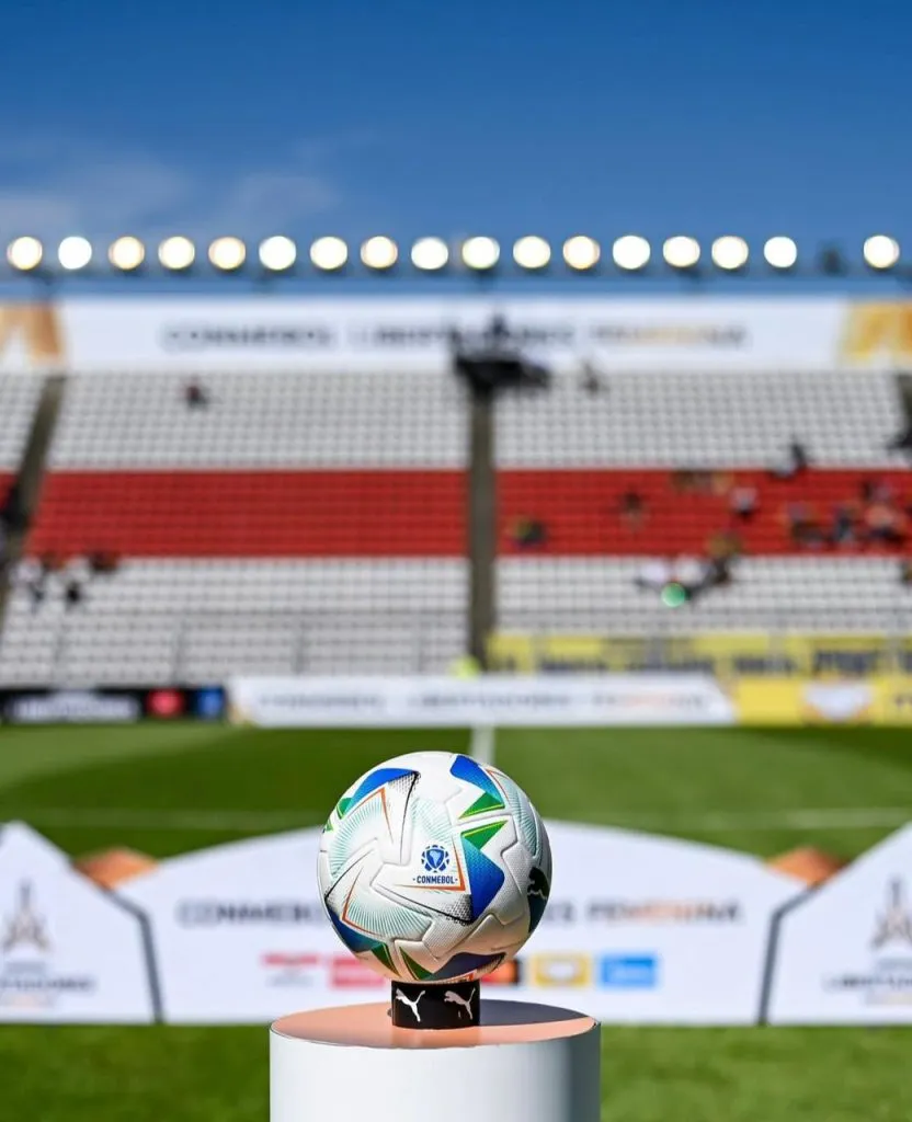 Bola Libertadores 2025. Foto: reprodução/Instagram/@libertadoresfem