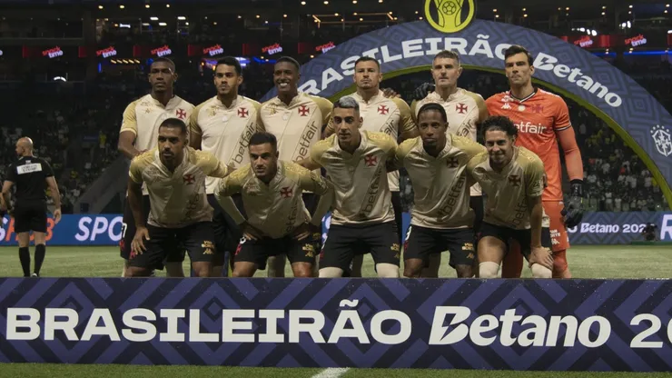Jogadores do Vasco posam para foto antes na partida contra Palmeiras no estadio Arena Allianz Parque pelo campeonato Brasileiro A 2025. Foto: Anderson Romao/AGIF