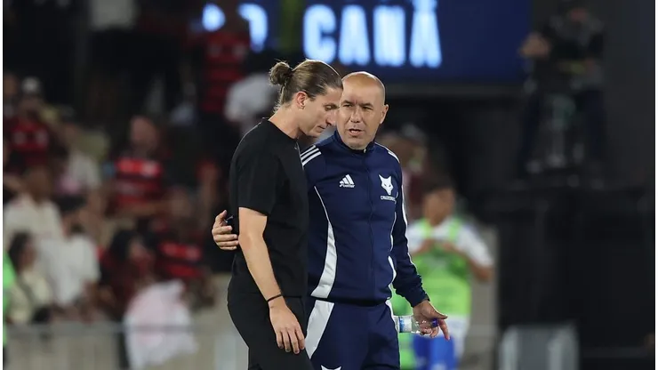 Filipe Luís e Leonardo Jardim após o final do confronto. Photo by Wagner Meier/Getty Images