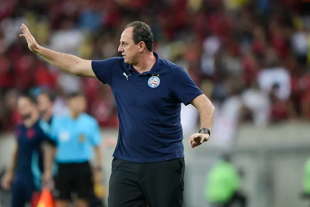 RJ – RIO DE JANEIRO – 10/05/2025 – BRASILEIRO A 2025, FLAMENGO X BAHIA – Rogerio Ceni tecnico do Bahia durante partida contra o Flamengo no estadio Maracana pelo campeonato Brasileiro A 2025. Foto: Thiago Ribeiro/AGIF