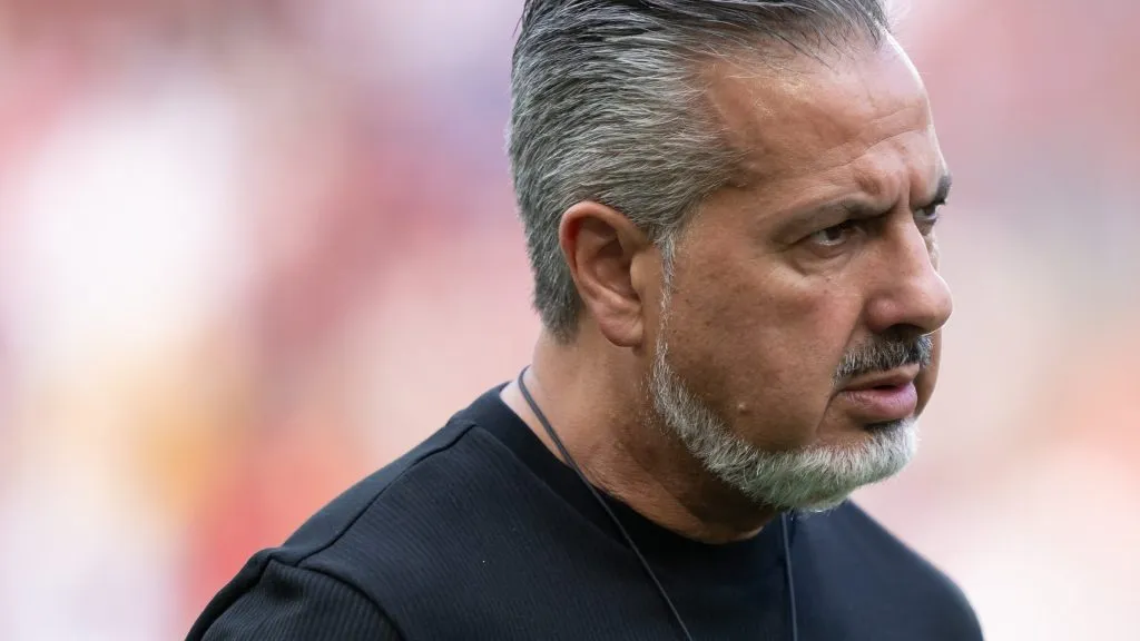 Jose Boto diretor de futebol do Flamengo durante partida contra o Gremio no estadio Maracana pelo campeonato Brasileiro A 2025. Foto: Jorge Rodrigues/AGIF