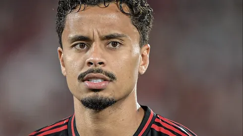 Allan jogador do Flamengo durante partida contra o Fluminense no estadio Maracana pelo campeonato Brasileiro A 2025. Foto: Thiago Ribeiro/AGIF
