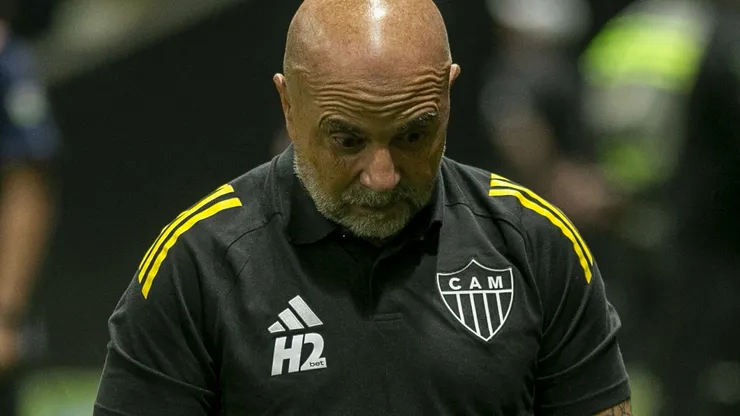 Sampaoli tecnico do Atletico-MG durante partida contra o Juventude no estadio Arena MRV pelo campeonato Brasileiro A 2025. Foto: Fernando Moreno/AGIF