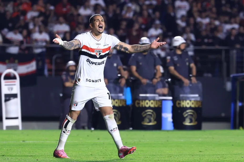 Luciano jogador do Sao Paulo comemora vitoria ao final da partida contra o Atletico Nacional no estadio Morumbi pelo campeonato Copa Libertadores 2025. Foto: Marcello Zambrana/AGIF