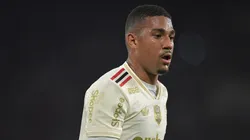 Samuel Lino em ação pelo Flamengo de Filipe Luís - Foto Thiago RibeiroAGIF