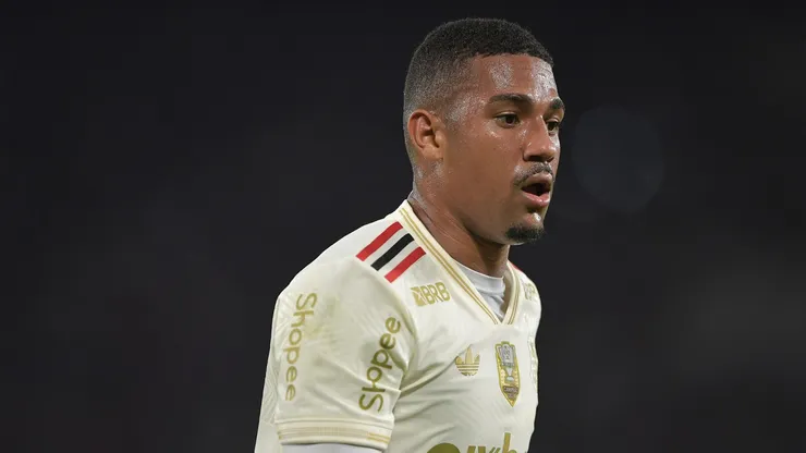 Samuel Lino em ação pelo Flamengo de Filipe Luís - Foto Thiago RibeiroAGIF