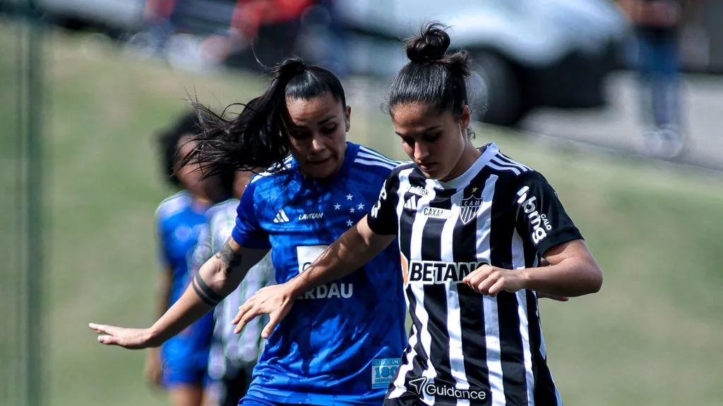 Jogadoras do Cruzeiro e Atlético-MG disputam clássico