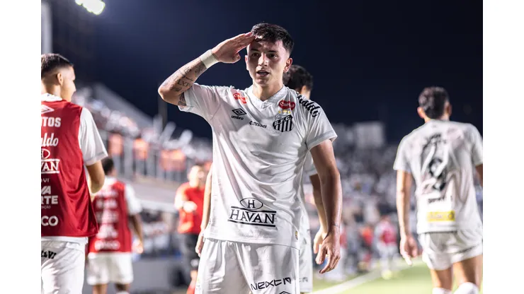 SP - SANTOS - 16/04/2025 - BRASILEIRO A 2025, SANTOS X ATLETICO-MG - Alvaro Barreal jogador do Santos durante partida contra o Atletico-MG no estadio Vila Belmiro pelo campeonato Brasileiro A 2025. Foto: Abner Dourado/AGIF