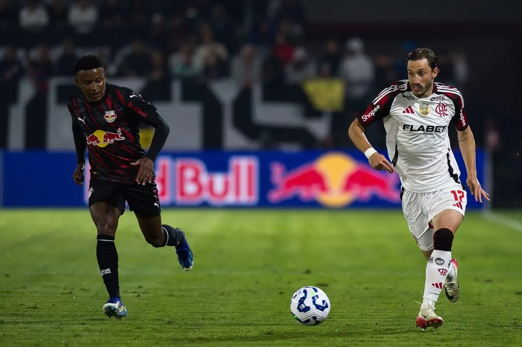 Vina jogador do Flamengo durante partida contra o Bragantino no estadio Cicero De Souza Marques pelo campeonato Brasileiro A 2025. Foto: Anderson Romao/AGIF